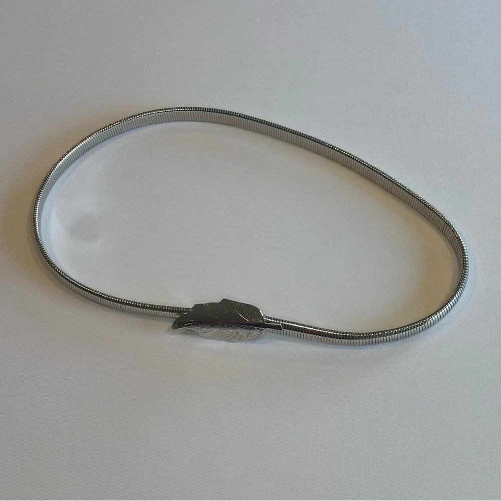 SILVER LEAF BUCKLE Elastic‎ Stretch Waist Belt; Excellent Condition
